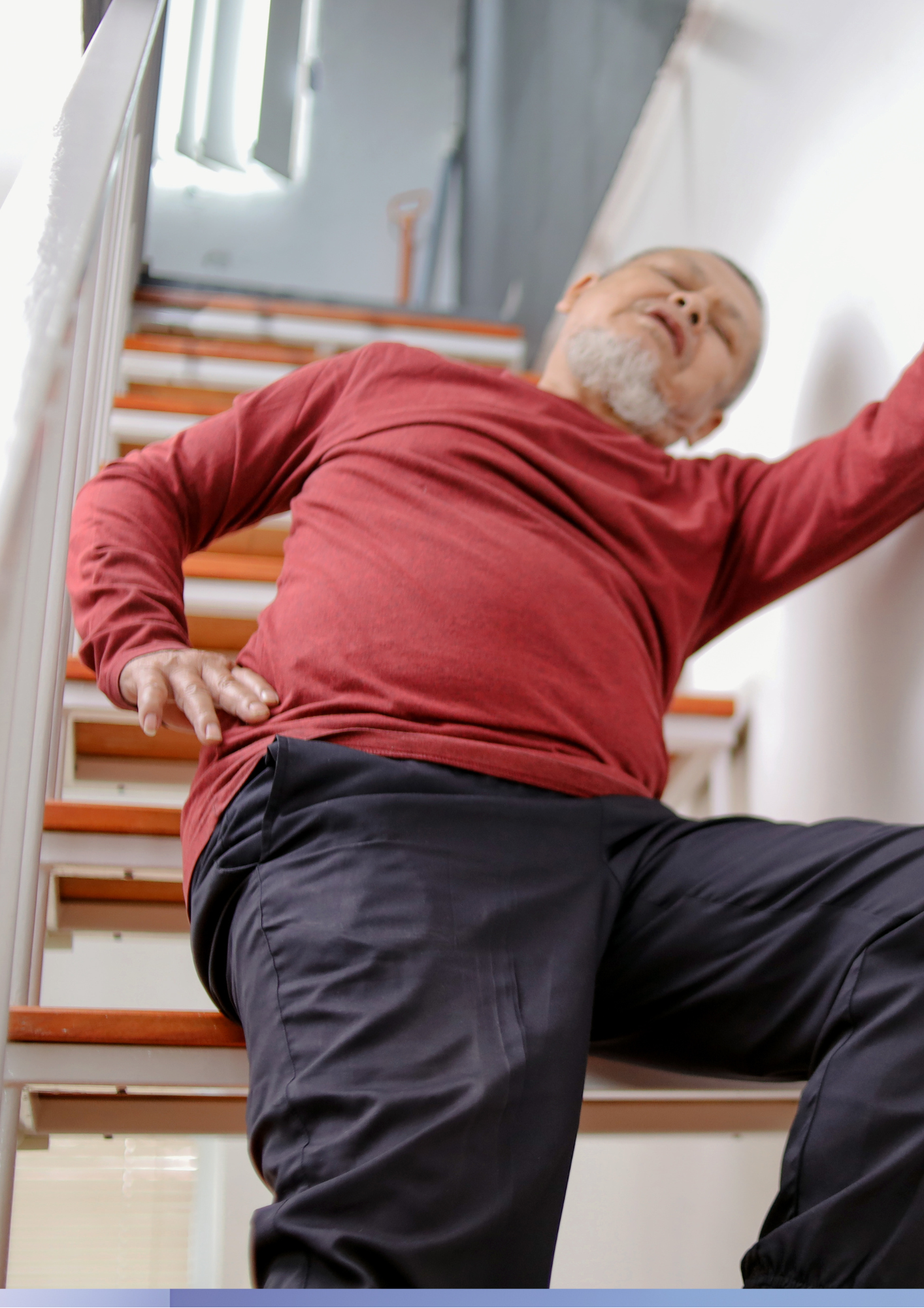 Wer während der Rufbereitschaft im Treppenhaus auf dem Weg zum Einsatz stürzt, erleidet keinen Arbeitsunfall.