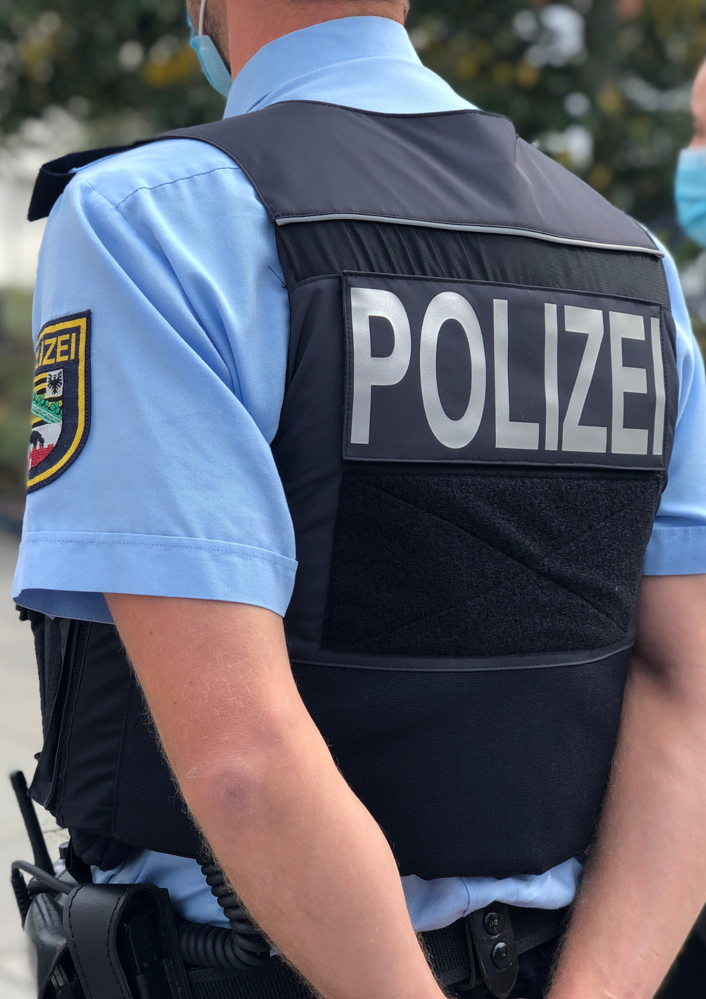Wer haftet für die kaputte Haustür nach einem Polizeieinsatz? – LG Köln (Urt. v. 08.04.2025 – 32 O 77/22)