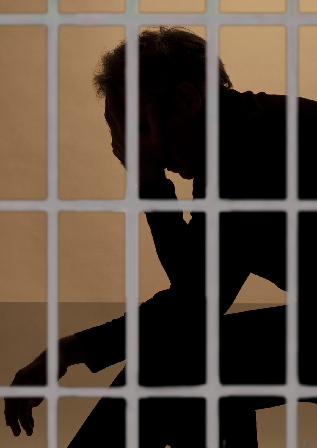 Gerichte müssen die medizinische Notwendigkeit bei Strafgefangenen sorgfältig prüfen, bevor sie eine Entscheidung treffen.