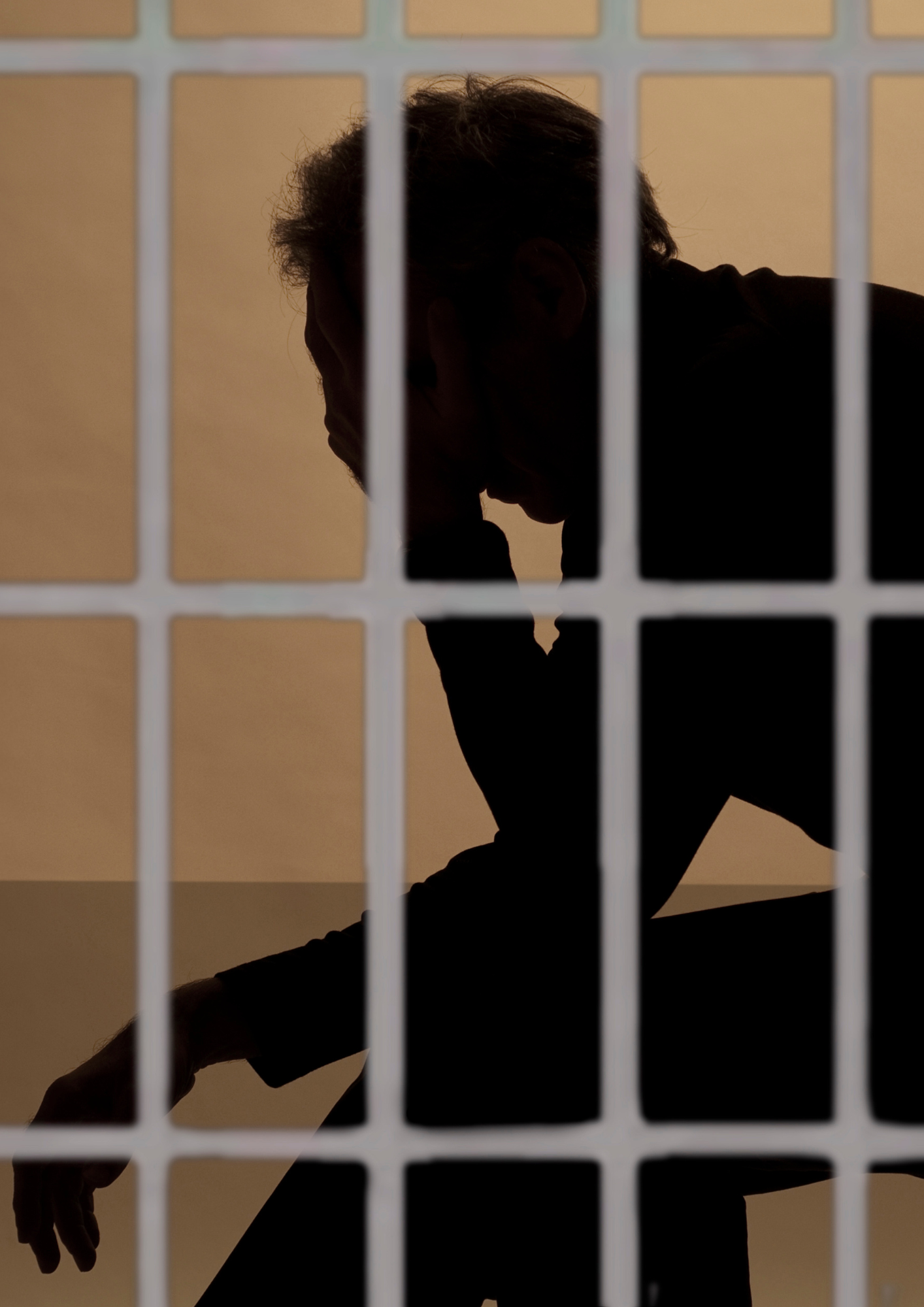 Gerichte müssen die medizinische Notwendigkeit bei Strafgefangenen sorgfältig prüfen, bevor sie eine Entscheidung treffen.