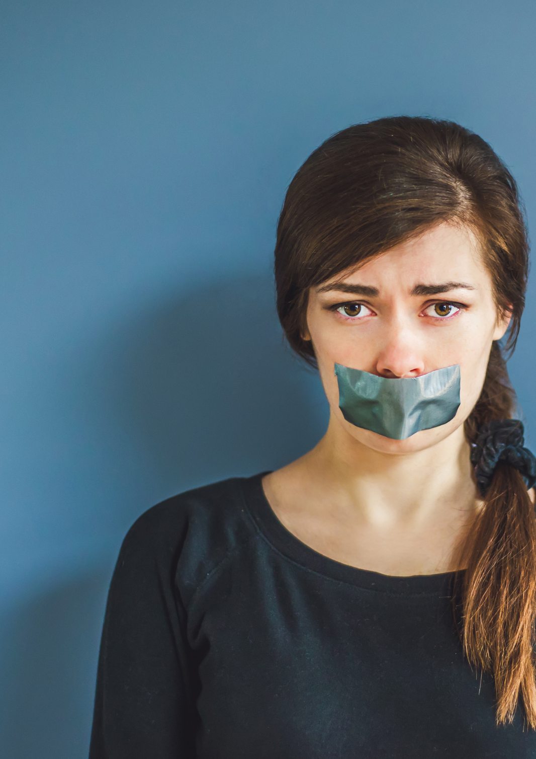 Panzertape kann als „gefährliches Werkzeug“ eingestuft werden, wenn es in einer Weise verwendet wird, die erhebliche Verletzungen oder sogar Erstickungsgefahr mit sich bringt.